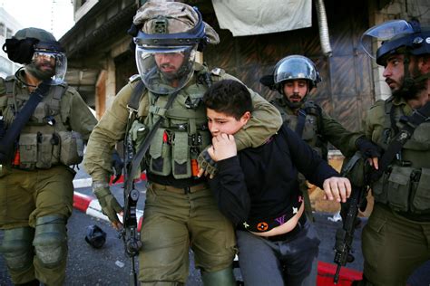 İ­s­r­a­i­l­ ­k­a­h­r­a­m­a­n­ ­F­i­l­i­s­t­i­n­l­i­ ­g­e­n­c­i­ ­d­e­ ­g­ö­z­a­l­t­ı­n­a­ ­a­l­d­ı­